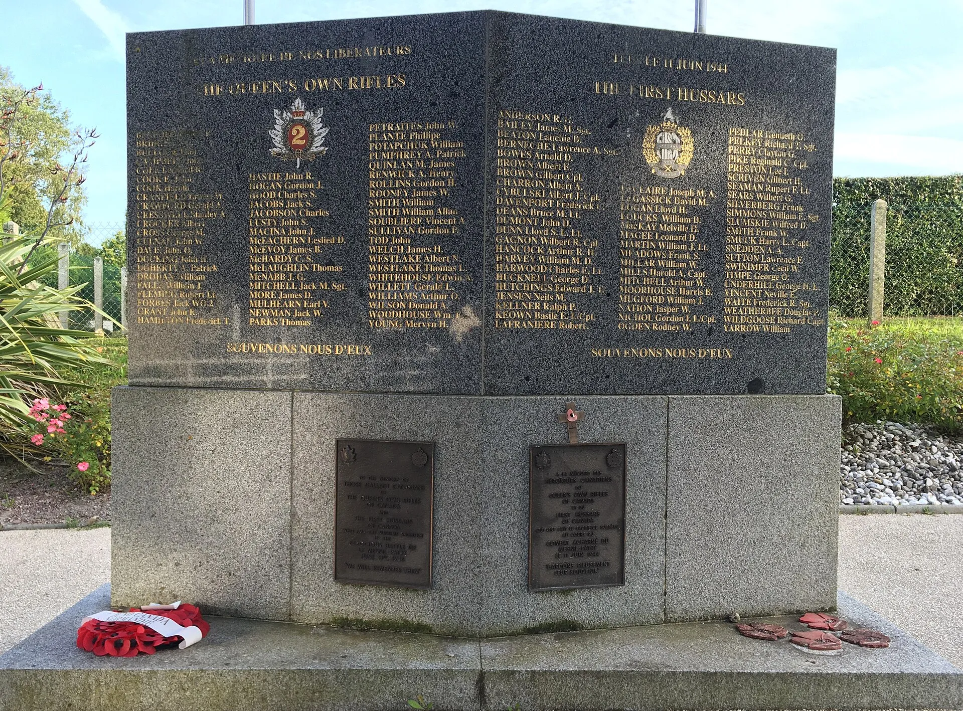 Le monument aux Queen’s Own Rifles et aux 1st Hussars au Mesnil-Patry