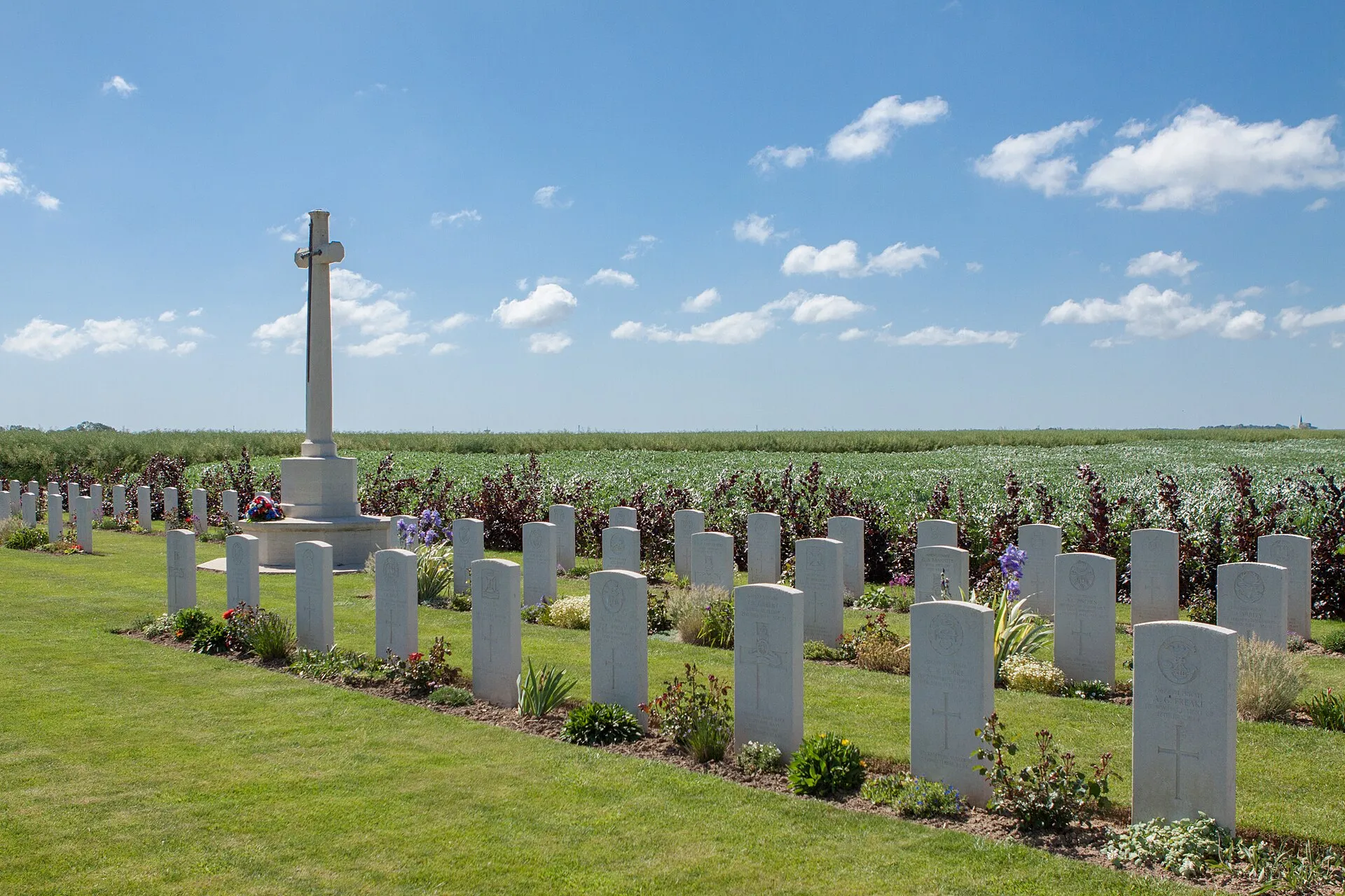 Le petit cimetière militaire de Secqueville-en-Bessin